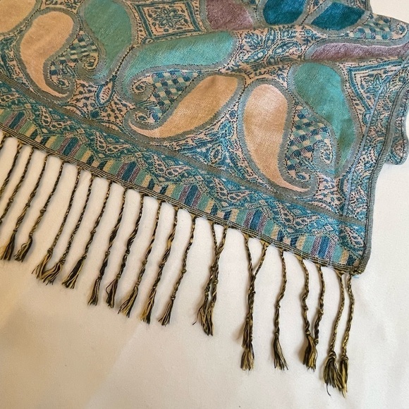 Pashmina Turquoise and Cream Wrap - Picture 5 of 5
